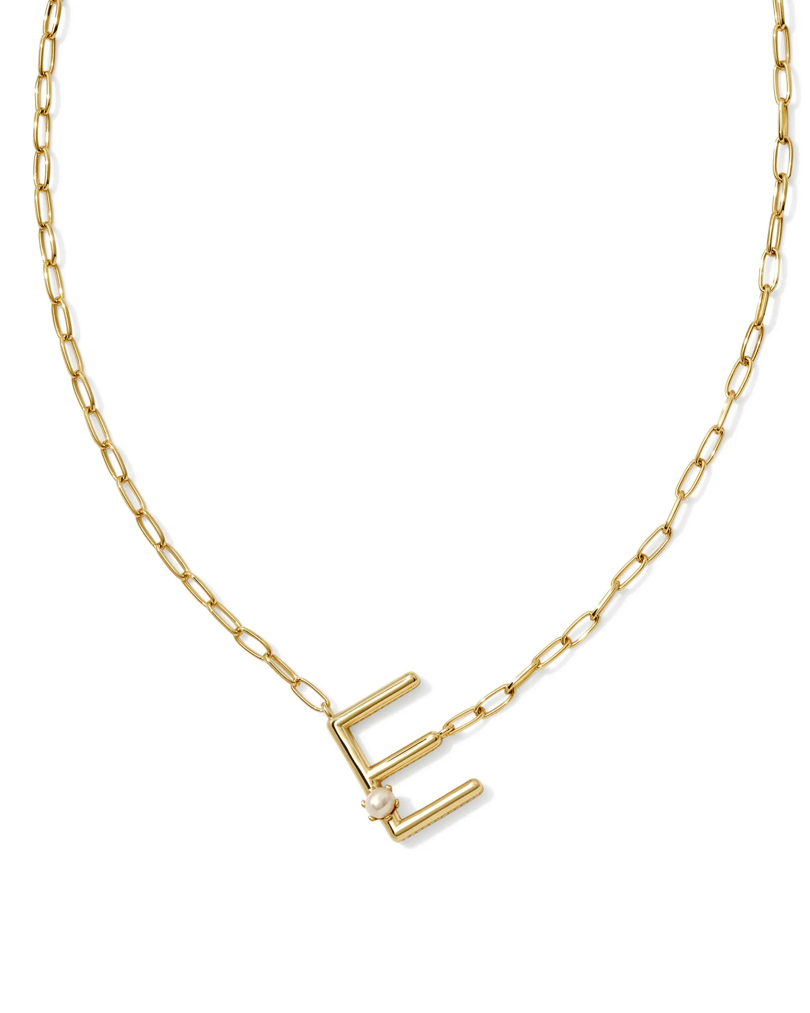 KENDRA SCOTT PEARL GOLD LETTER E SHORT PENDANT NECKLACE
