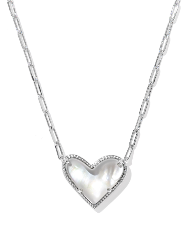 KENDRA SCOTT - ARI HEART STATEMENT SHORT PENDANT NECKLACE SILVER
