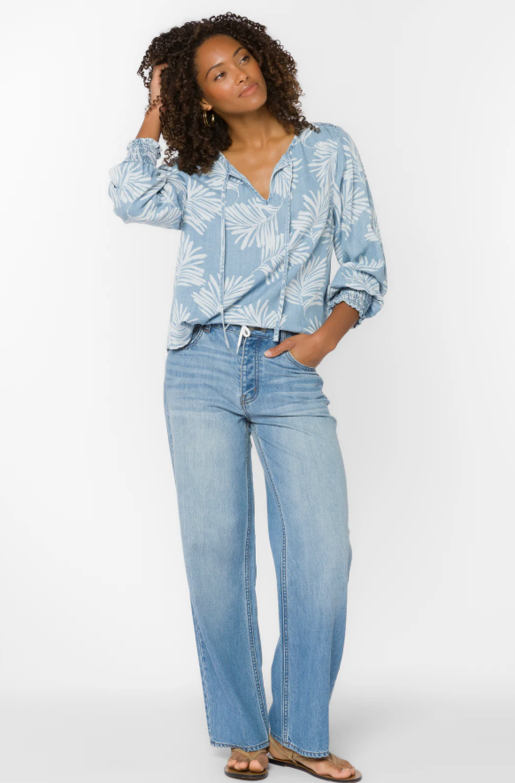 Alternative view of VELVET HEART - PENNY PALM LEAF TOP