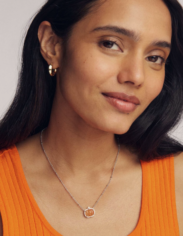 Alternative view of KENDRA SCOTT -  PUMPKIN SHORT PENDANT NECKLACE - SILVER